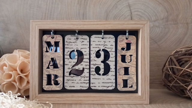 Calendrier perpétuel &quot; timbres&quot; brillant