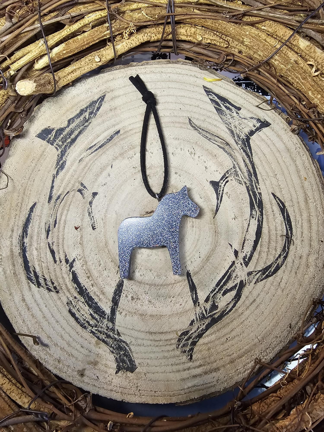 Cheval de Dala noir à  paillettes 