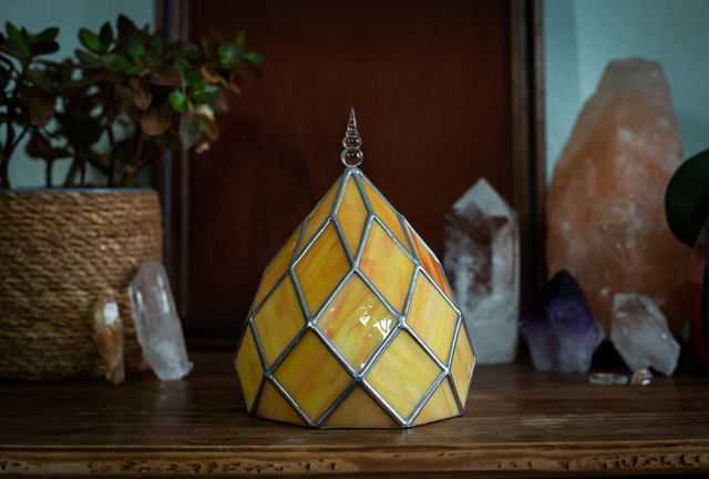 Zome 8 orange avec épi de faîtage en verre