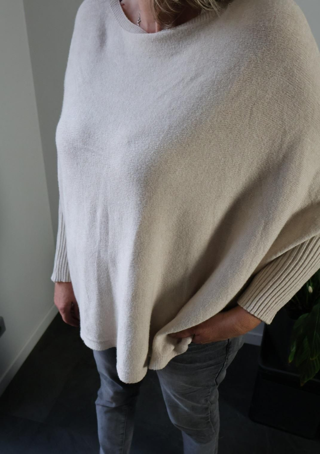 Pull chauve souris beige