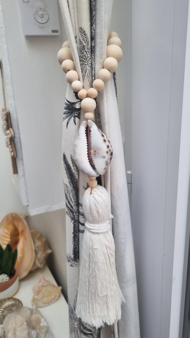 Embrasse coquillage tigris pompon beige