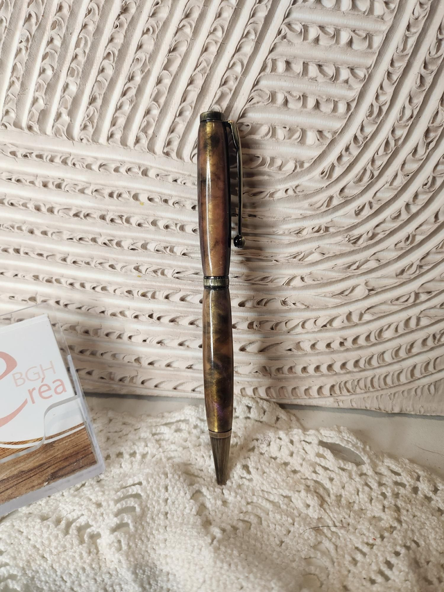 Stylo résine ton noir orange doré