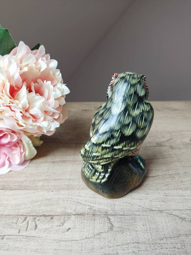 Statuette Chouette en Terre Cuite Peinte à la Main – Sculpture Artisanale Vintage – Décoration Bibliothèque ou Salon – Cadeau Original