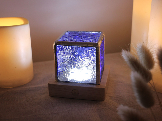 💡Mini Lampe nomade bleue en vitrail et bois
