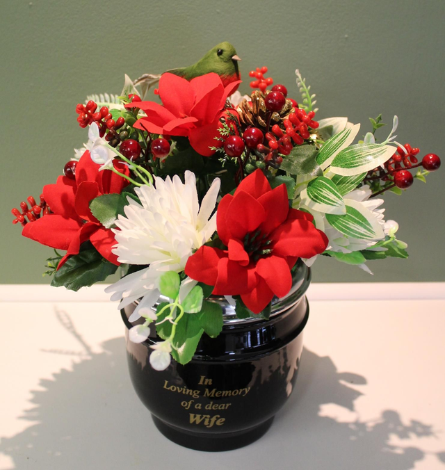 Christmas Memorial Pot – Wife