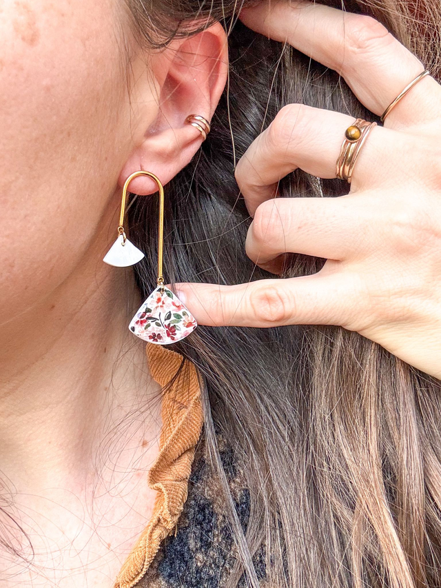 Boucles d’oreilles Équilibre fleuri bordeaux