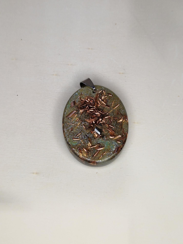 Orgonite, pendentif / 050