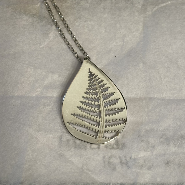 Pendentif Fougère en goutte