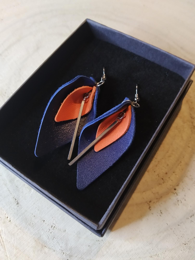 &quot;Les élégantes&quot; bleu marine et orange 