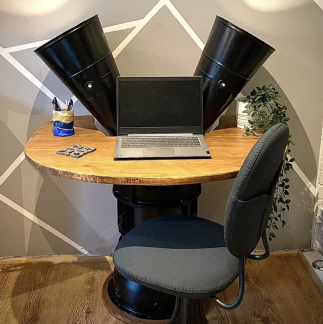 Nimbus Wasp Exhaust Desk and Lighting 