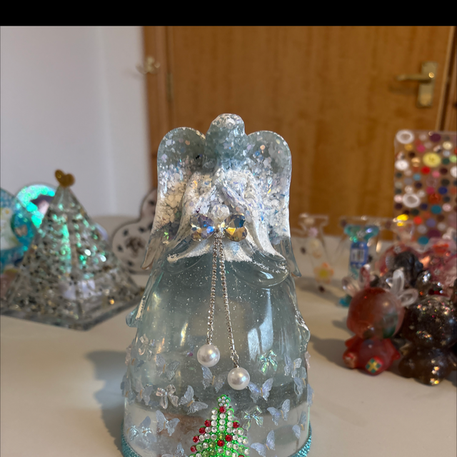 White Glitter Xmas tree, butterflies and bows Angel