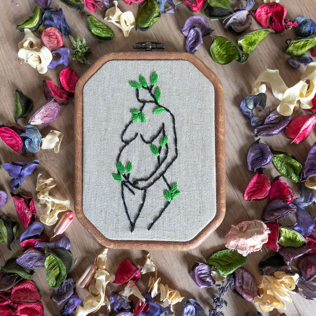 Broderie - La femme enceinte -