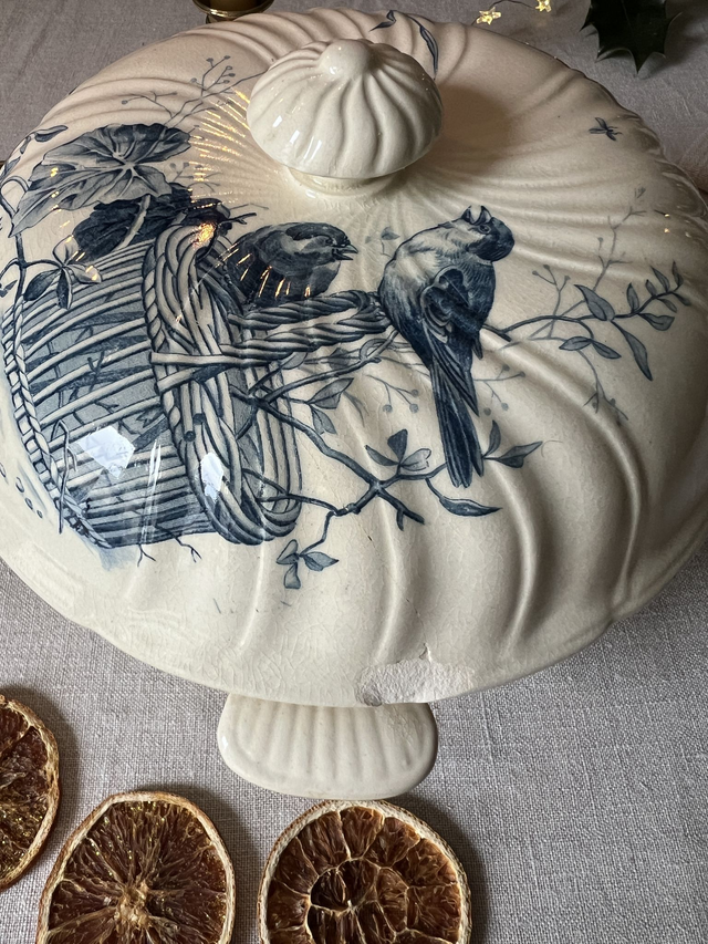 OISEAUX - Petite soupière (ou légumier) aux oiseaux de la manufacture de Gien - Terre de Fer