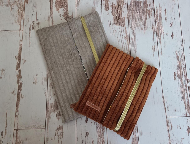 Pochette à livre, velours beige