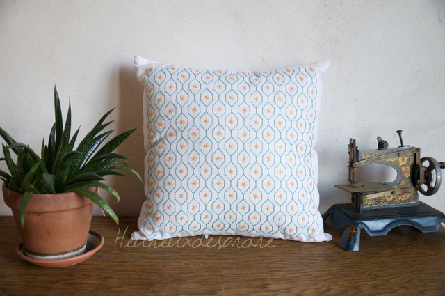 Housse de coussin brodée