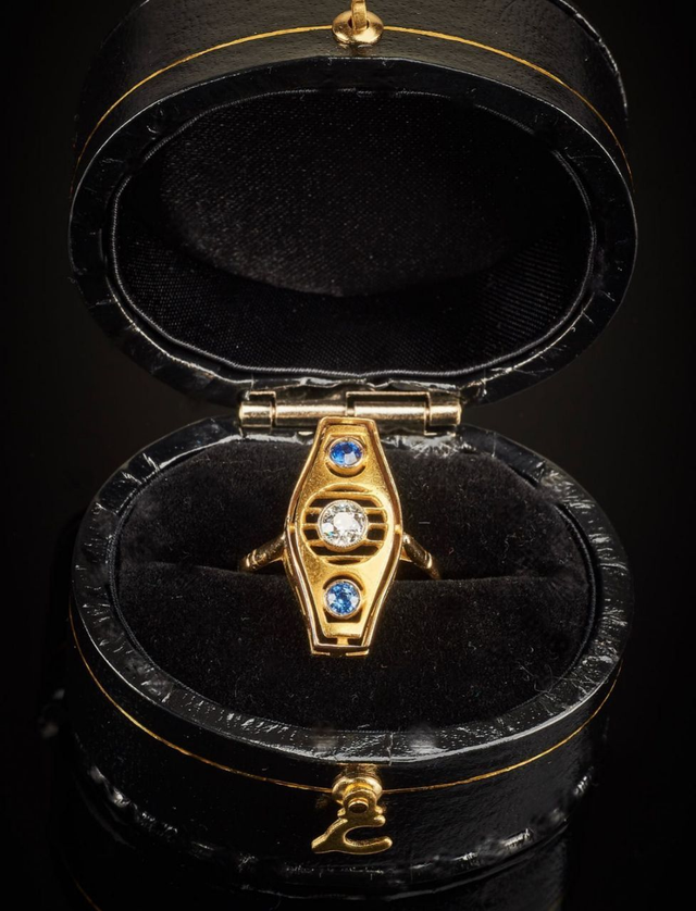 Gold ring Navette .Tsarist Russia 19/20 Century