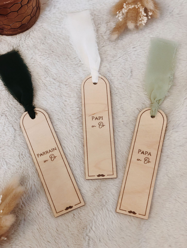 Marque page en bois gravé personnalisé