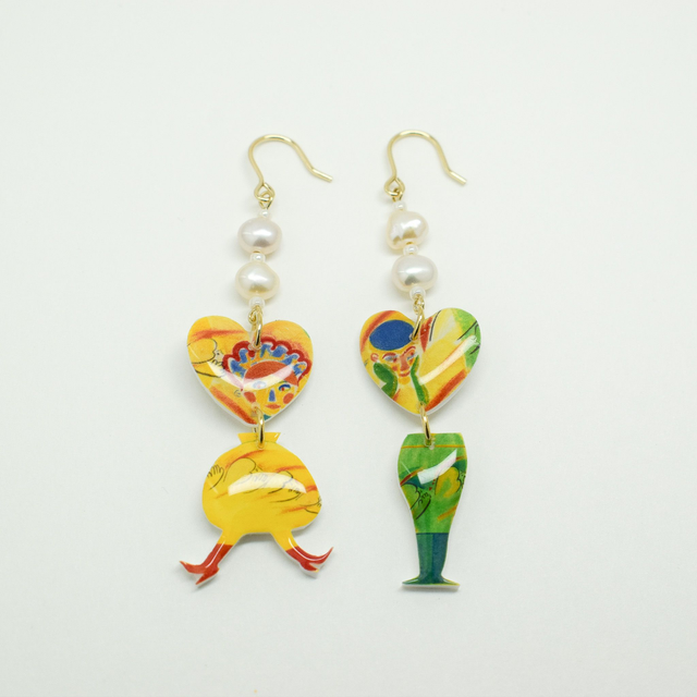 Dancing couple with pearl