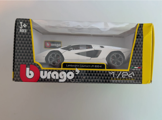 Bburago Lamborghini Countach LPi 800-4 1:24 Modellauto B-Ware neu