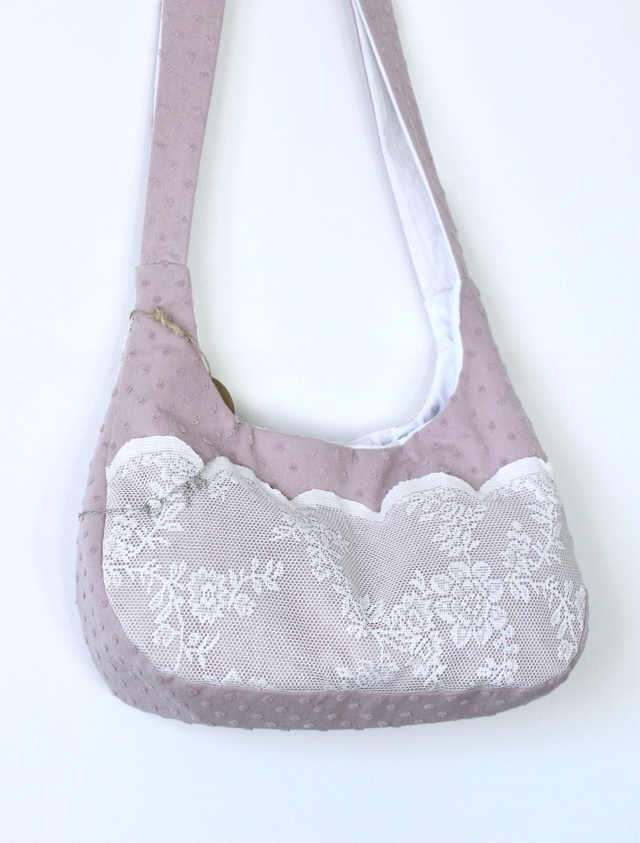 lace shoulder bag and chain