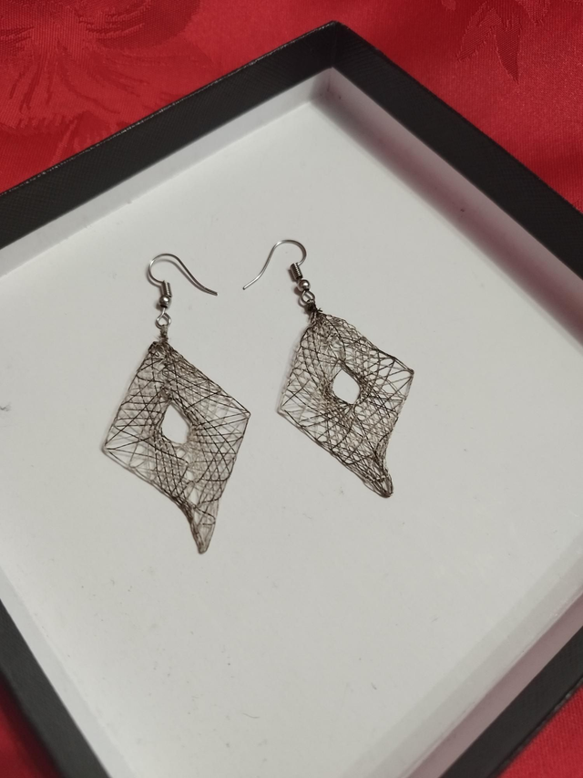 Boucles d'oreilles losange marron et crème 
