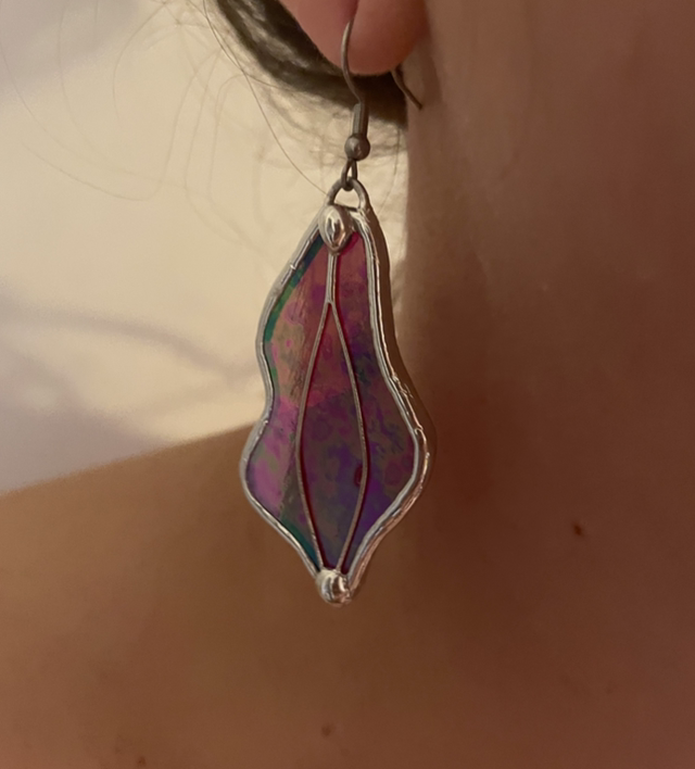 Boucles vulves rouges irisées