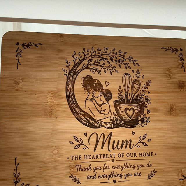 Chopping board mum engraved 