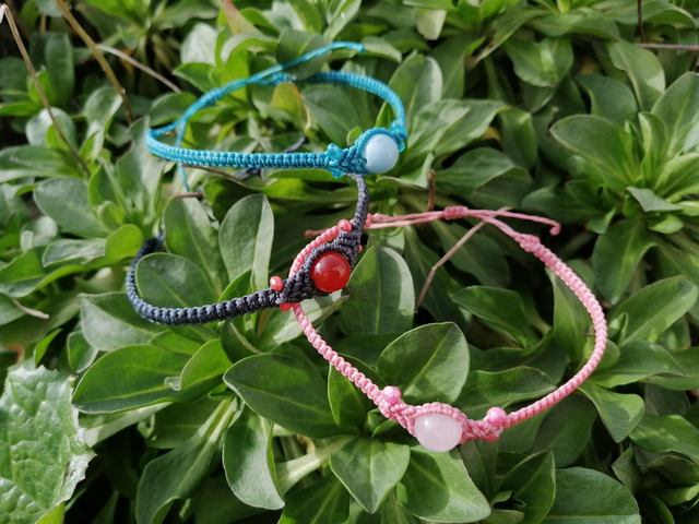 Bracelet micro macramé réglable avec pierre naturelle