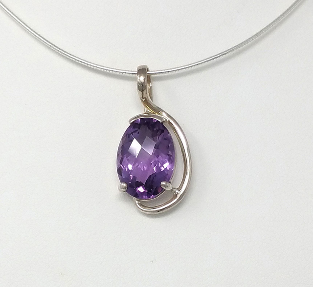 PENDENTIF CABOCHON FACETTE D'AMETHYSTE CERTI DE 2 GRIFFES D'ARGENT MASSIF VENDU SANS CHAINE - 2336