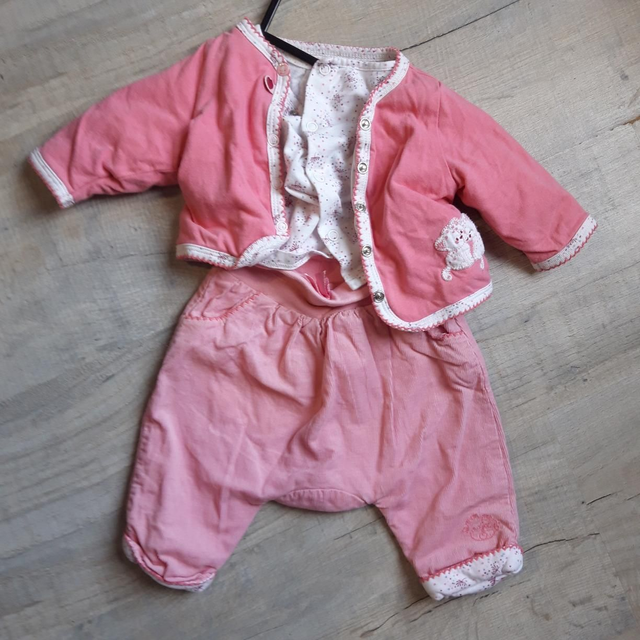 Ensemble gilet tee tee-shirt pantalon 