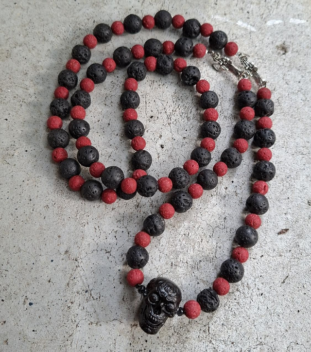 Collier Santa Muerte noir et rouge
