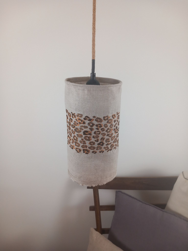 Abat-jour suspension en lin brodé imprimé léopard  .Diamètre 15 cm
