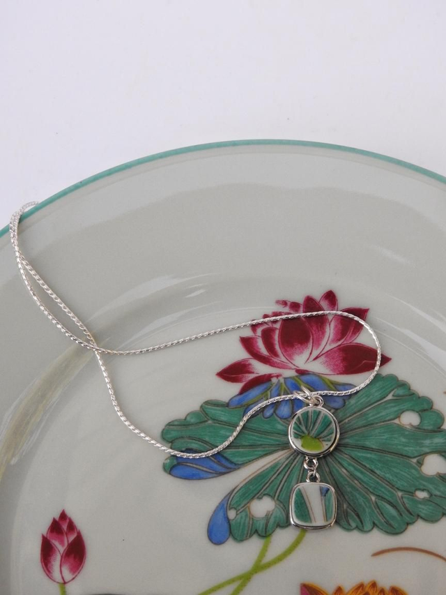 Pendentif double - porcelaine Charles Field Haviland - modèle Lotus no.2