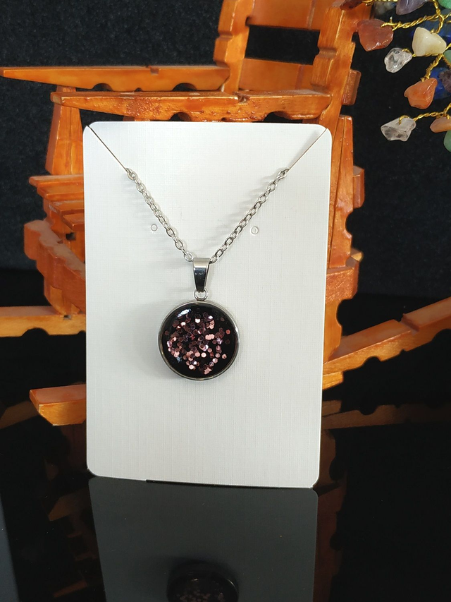 Collier aux paillettes scintillantes