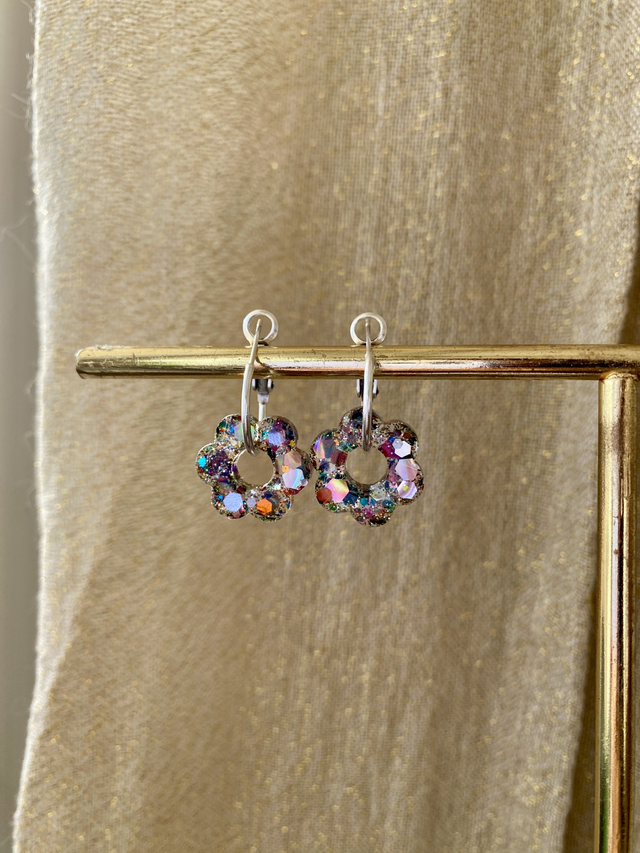 Créoles fleurs - rainbow silver