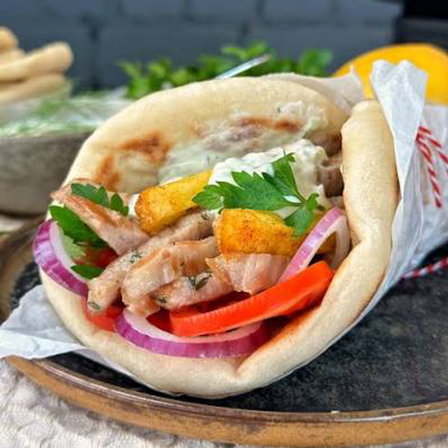 24 Pita Gyros Planted Vegan mit Hummus creme,Tomaten,Zwiebeln,Pommes frites
