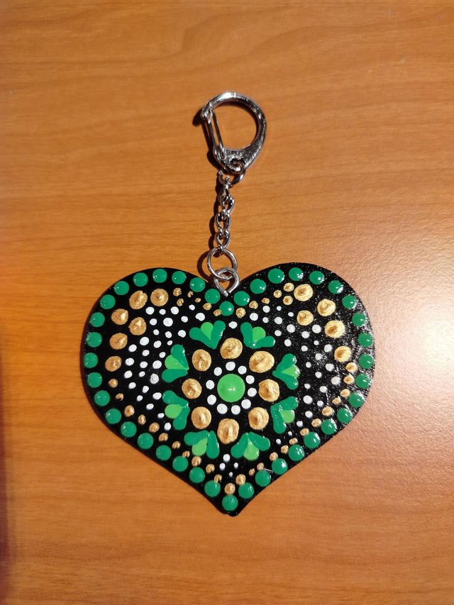 Porte clés mandala cœur en bois peint à la main 