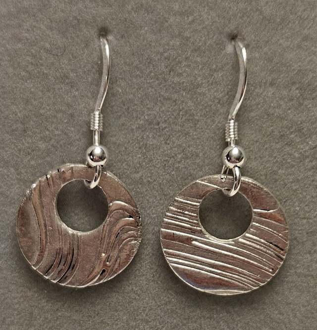 Round silver swirls 