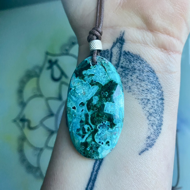 Pendentif en Chrysocolle à Malachite et apprêt argent 