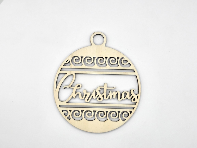 Flache Weihnachtsanhänger aus Holz