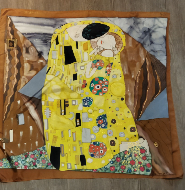 Carré de soie "Le Baiser de Gustav KLIMT" peint à la main