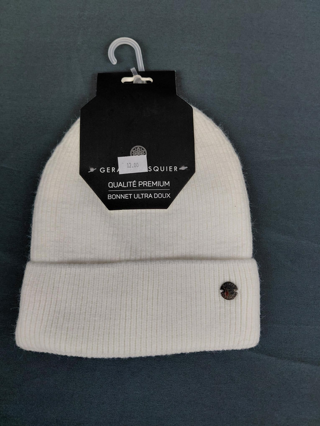 Bonnet Gérard pasquier couleur beige 