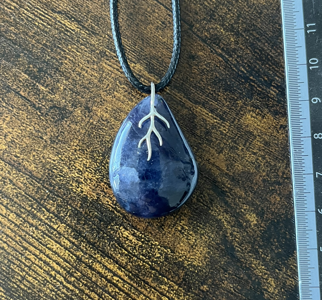 Pendentif en Iolite ou Cordiérite et bélière argent 