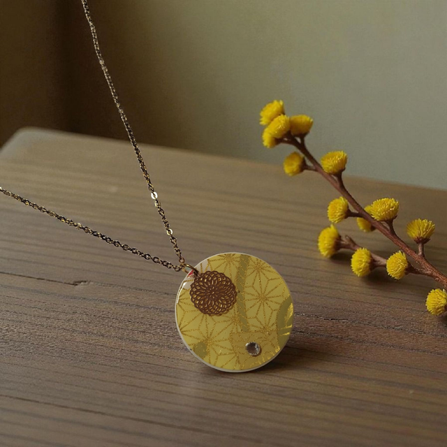 Collier acier inoxydable motifs japonais jaune