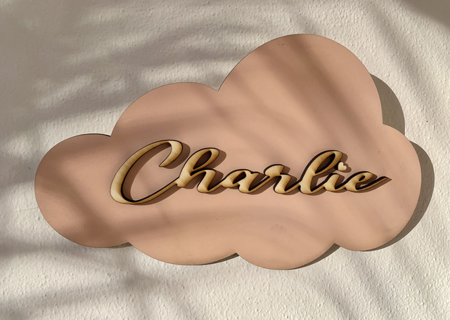 Décoration murale en bois nuage avec prénom superposé découpe laser