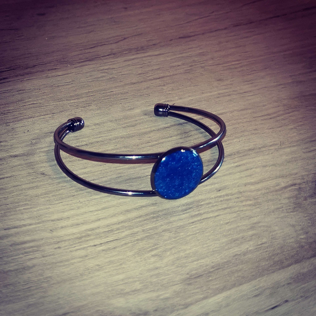 Bracelet métallique bleu
