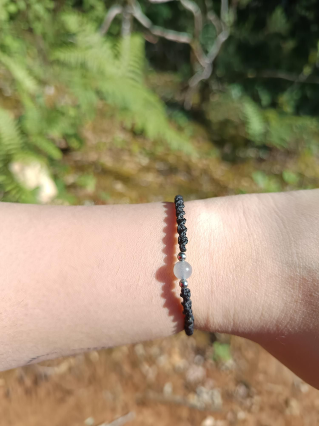 Bracelet noir en 1mm perle labradorite et doré 
