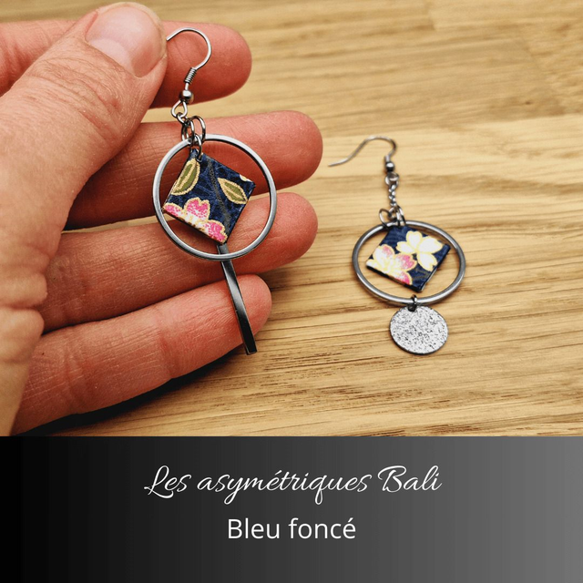 Boucles d'oreilles asymétriques Bali - Bleu foncé,rose
