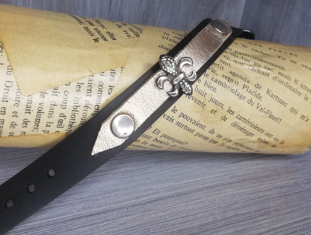 Bracelet chambre à air, fleur de lys.