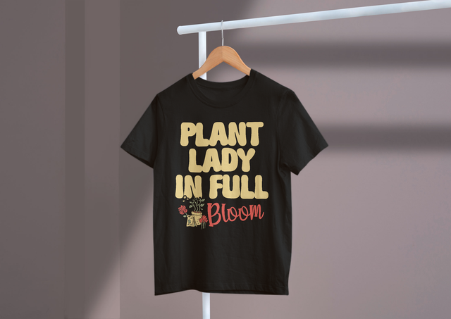 Plant Lady In Full Bloom Gardening Passion Floral Funny. Pflanzendame in voller Blüte, Gartenarbeit, Leidenschaft, Blumen, lustig